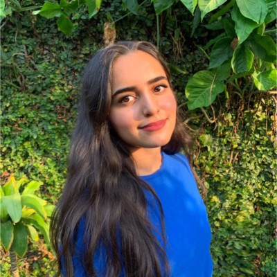 Headshot of Momina